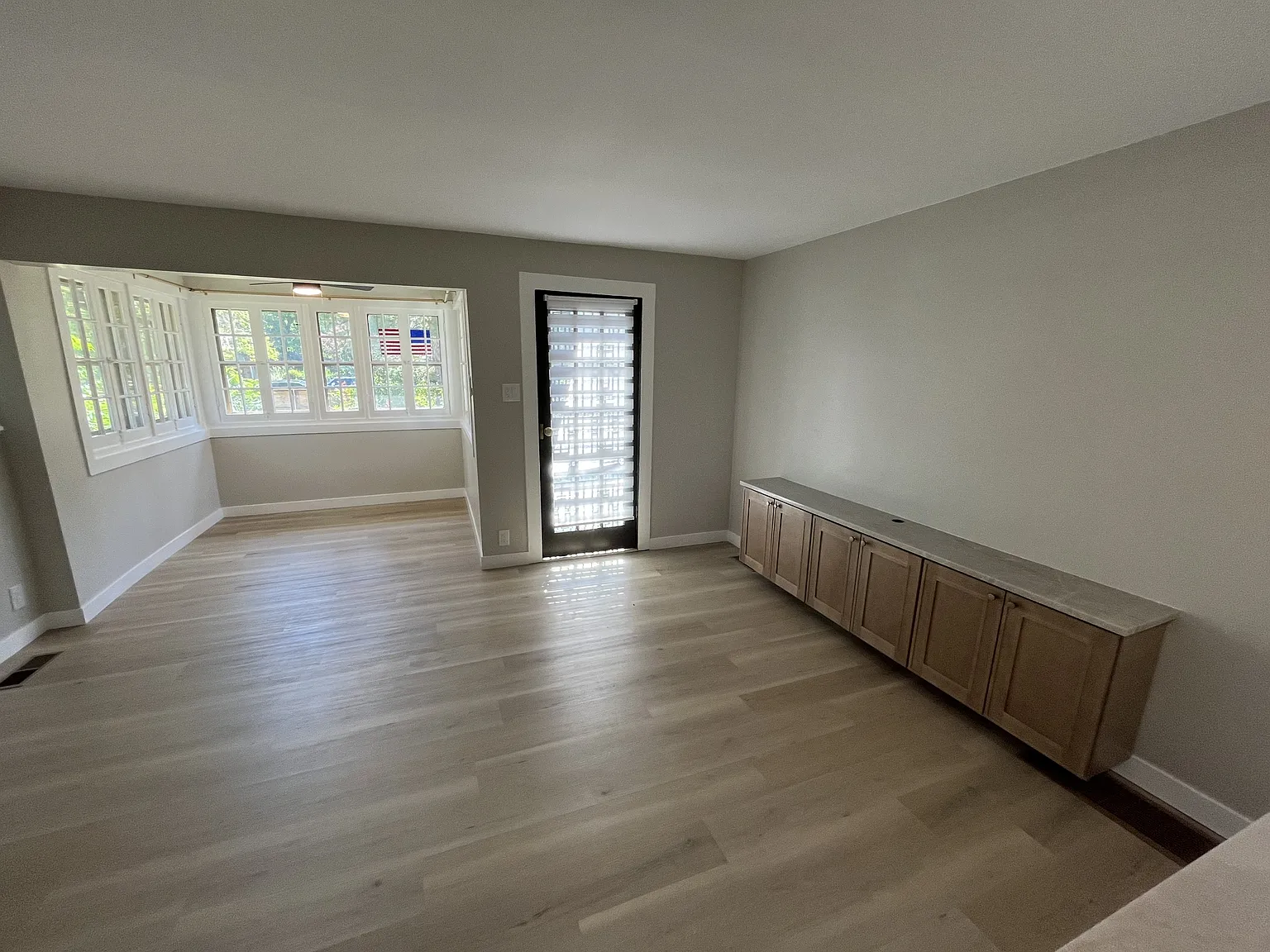 1649 Roslyn St - - — Photo 3