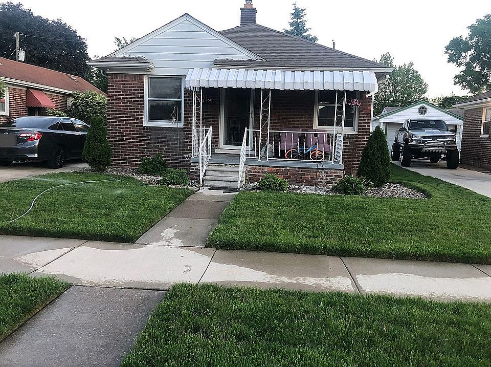 2nd image of 951 Detroit Ave