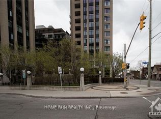 245 Kent St N #1007, Ottawa, ON K2P 0A5