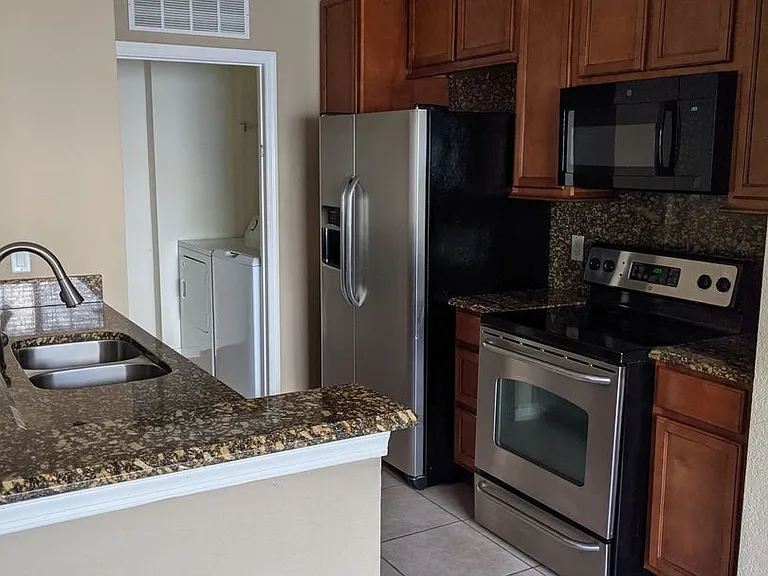 2424 Grand Central Pkwy #5 — Photo 5