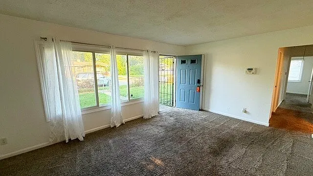 3201 Donald Ave — Photo 3