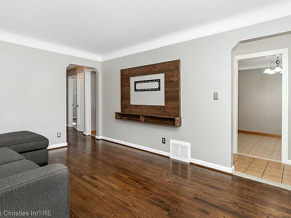 5th image of 114 E Webster Rd