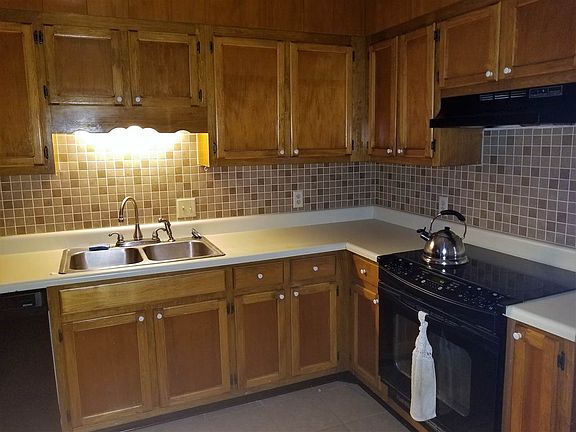 3rd image of 308 Williamsburg Ave