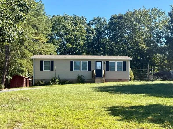 73 Oak Grove Dr, Rustburg, VA 24588