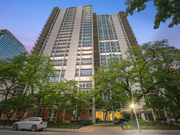 1255 N Sandburg Ter Unit 206, Chicago, IL 60610