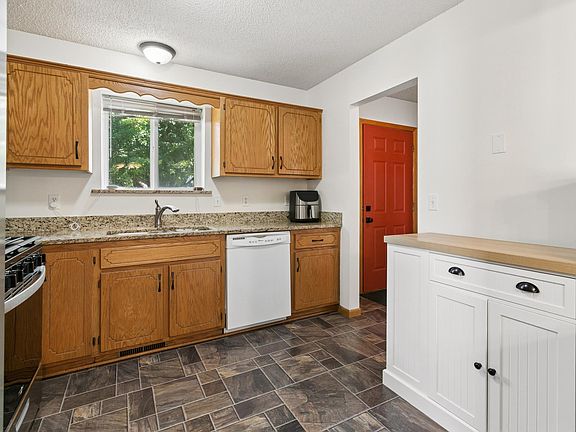 5th image of 723 Sunwood Park Dr