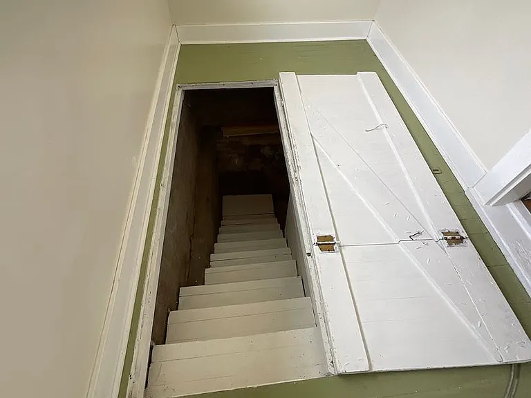 126 S Institute St — Photo 31