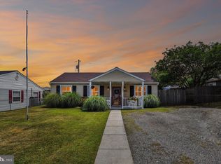 807 Castle Rd, Glen Burnie, MD 21061