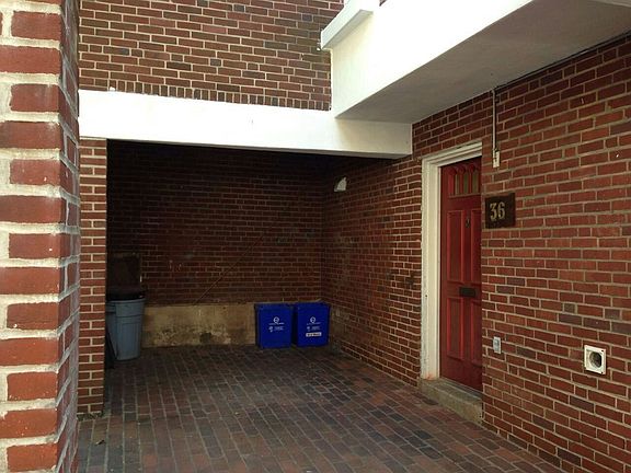 1 carport (no need to spend extra $$ for parking in the city