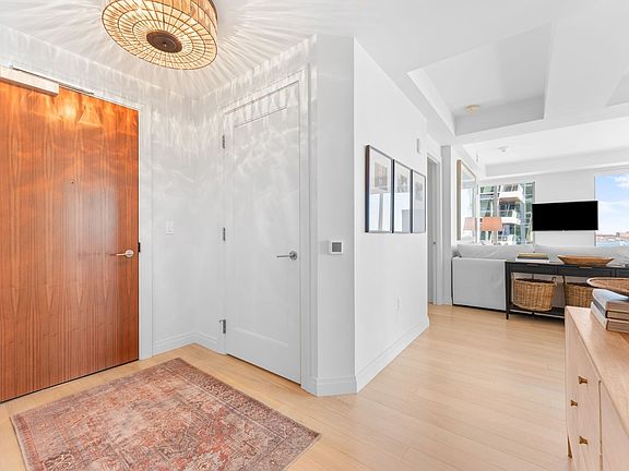2nd image of 133 Seaport Blvd #1022