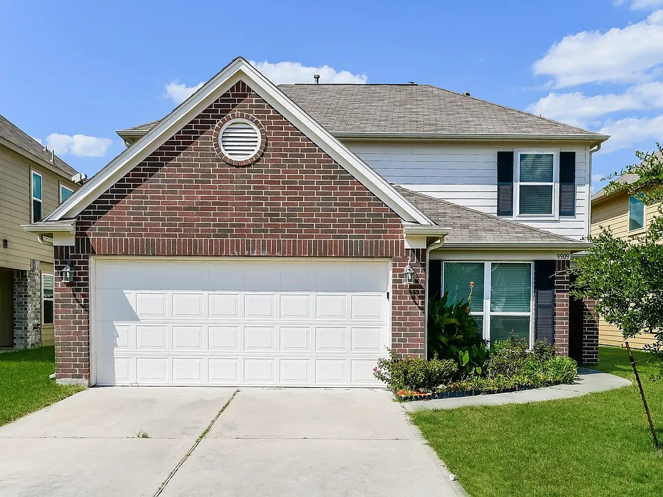 9909 Hyacinth Way