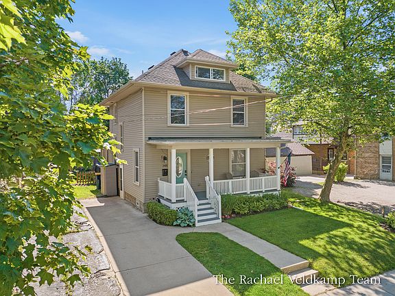 3rd image of 348 Gladstone Dr SE
