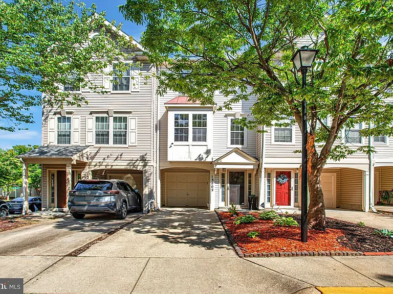 13902 Barrington Ln — Photo 1