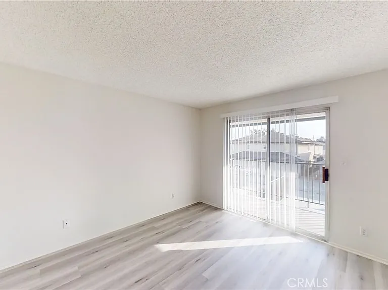 22 E Market St — Photo 11