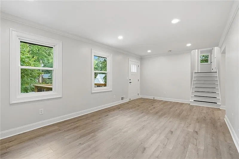 3 bed, 2.0 bath, 1308 sqft, $2,200 — Photo 3