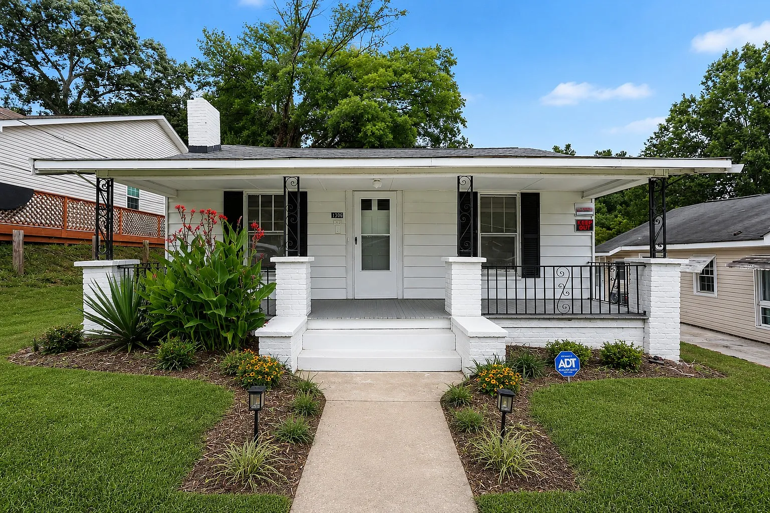 2 bed, 1.5 bath, 802 sqft, $1,350 — Photo 2