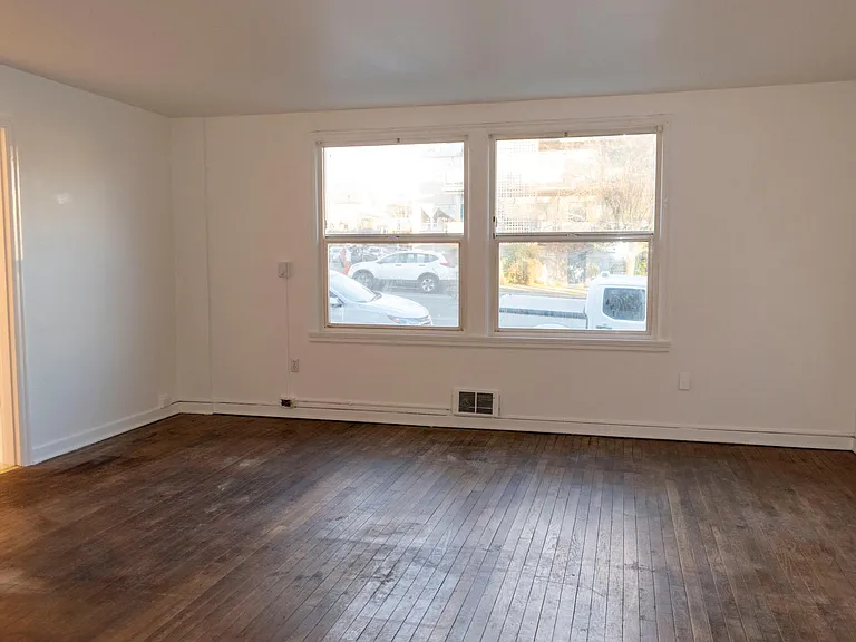 2401 NW 60th St — Photo 1