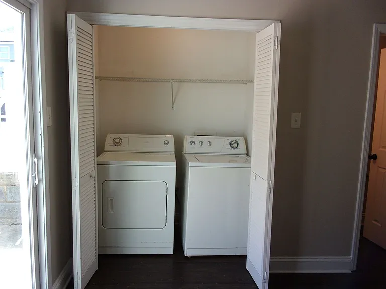 408 Ebenezer Ave — Photo 9