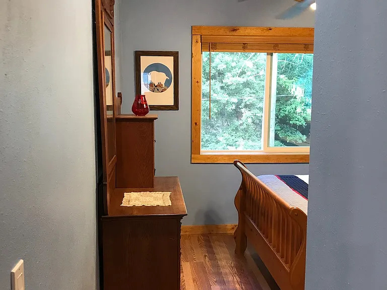 Entrance to the bedroom.