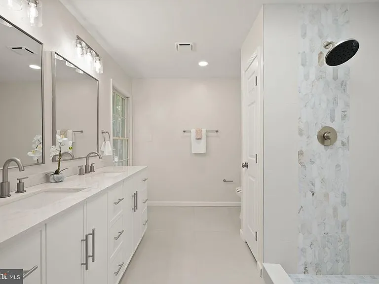 13647 S Springs Dr — Photo 29