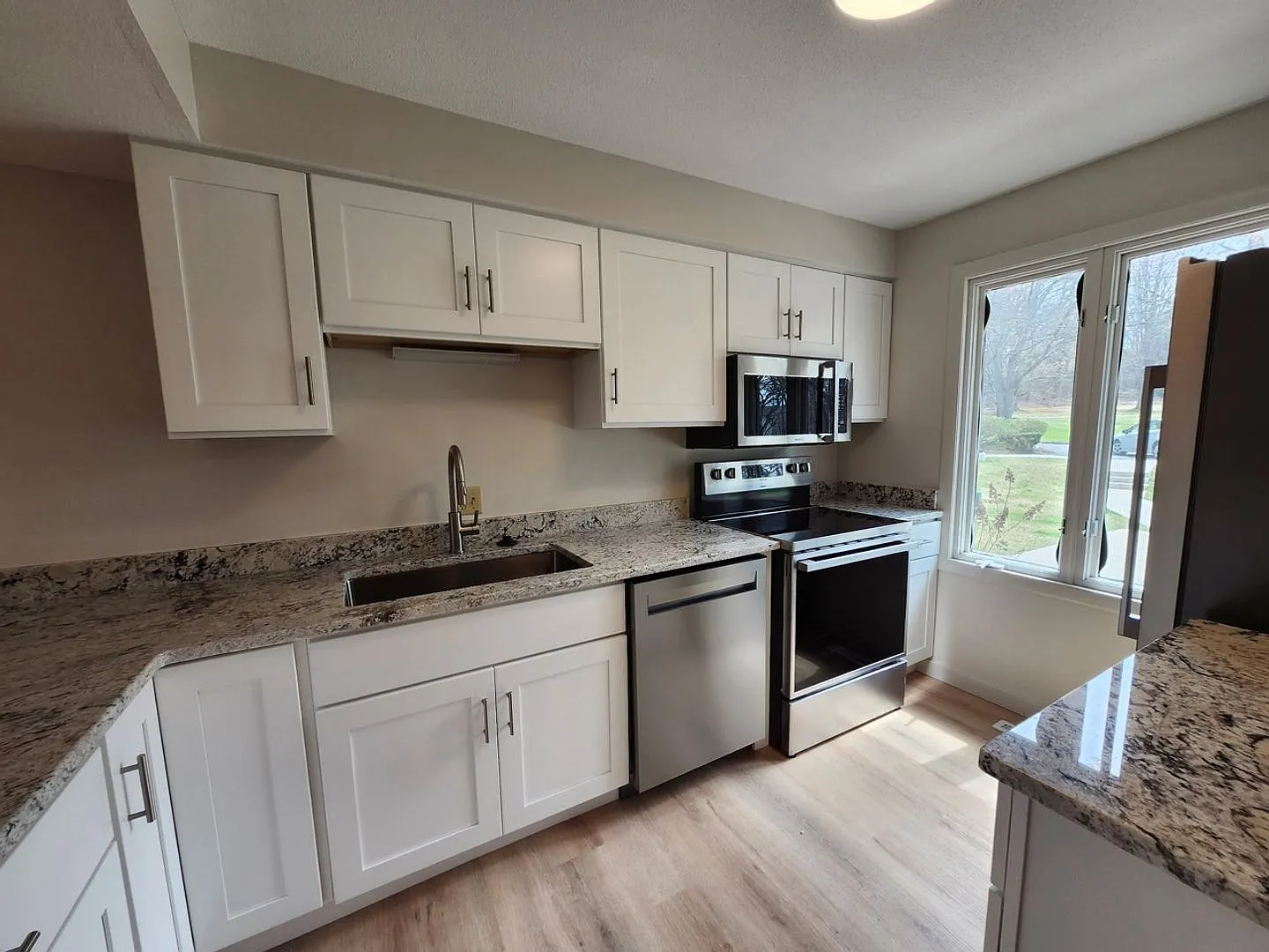 Beautifully Renovated 3-bed, 1.5-bath Condo — Photo 4