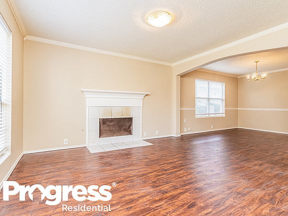 3rd image of 166 Hunter Dr