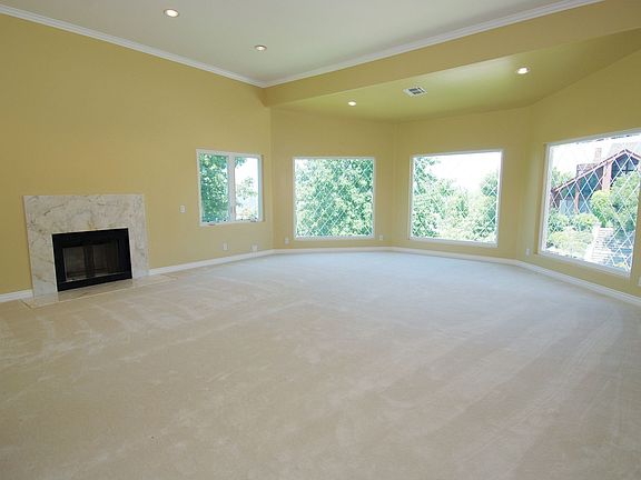 4th image of 18044 Sweet Elm Dr