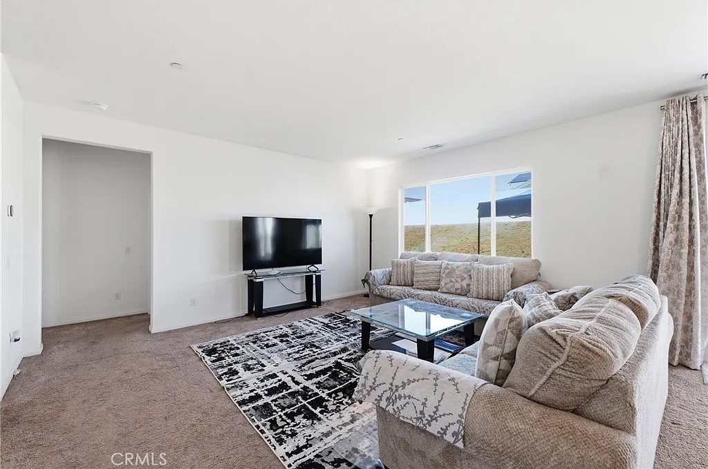 4 bed, 1652 sqft, $4,200 — Photo 4