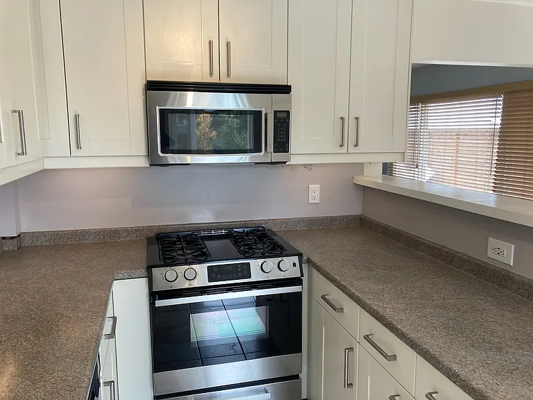 302 N Rios Ave — Photo 6
