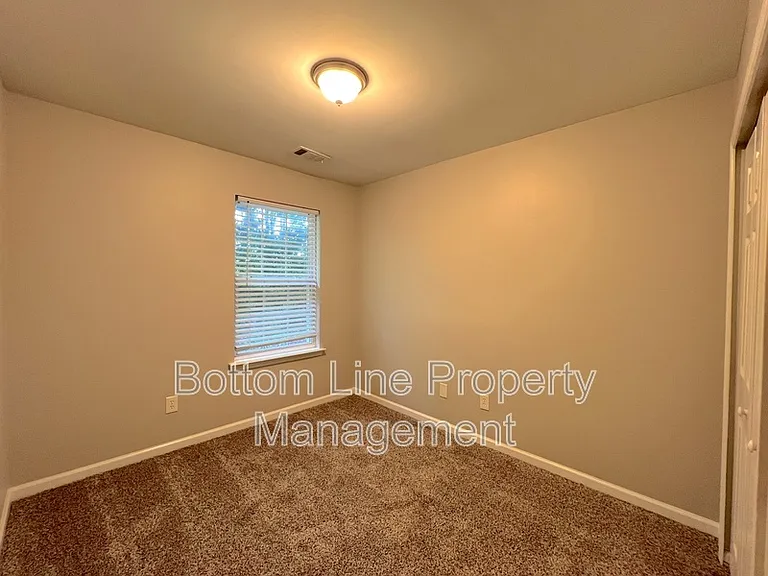 7637 Abigail Glen Dr — Photo 23