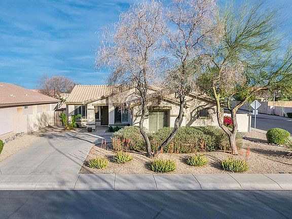 555 S Newport St - MLS-3