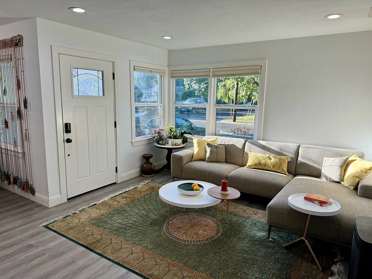 Living Room - 2900 Laguna St