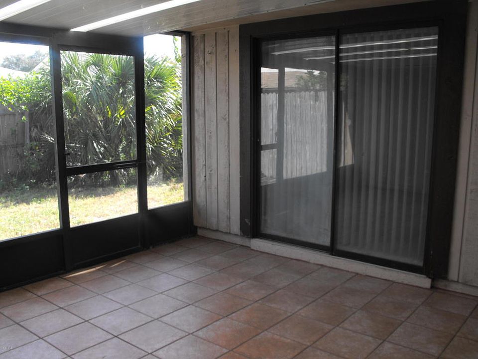 2nd image of 925927 S Patrick Dr