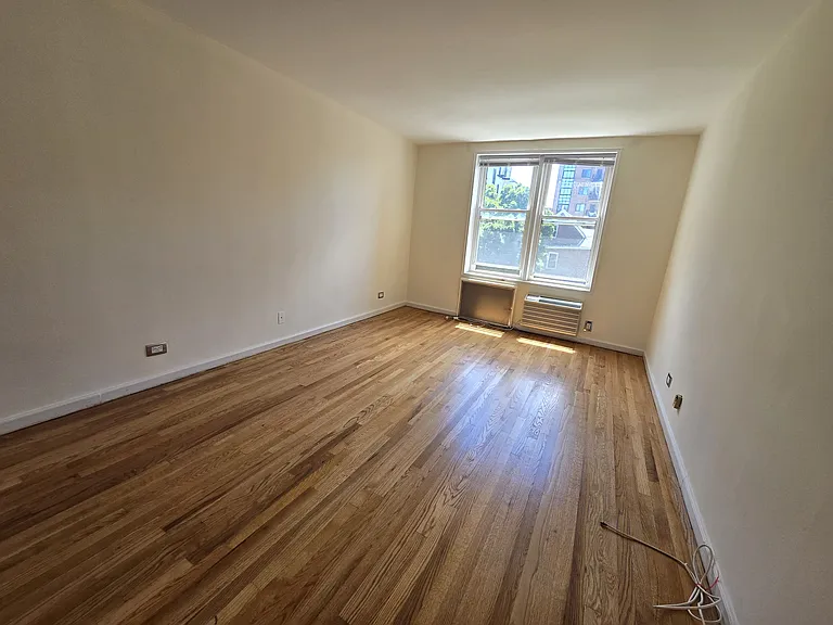 3044 29th St #4V — Photo 17