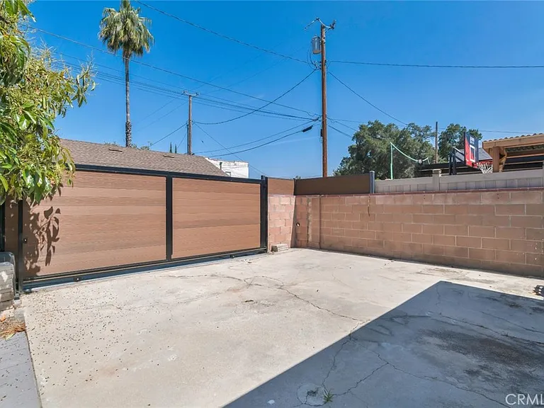 2117 W Clark Ave — Photo 23