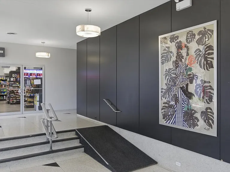 3950 N Lake Shore Dr #2027 — Photo 18