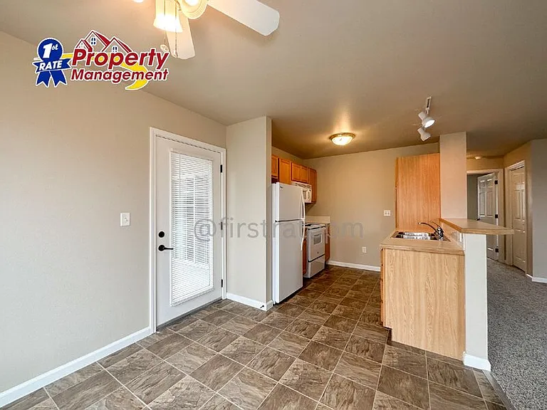 10186 W Garverdale Ln #201 — Photo 8