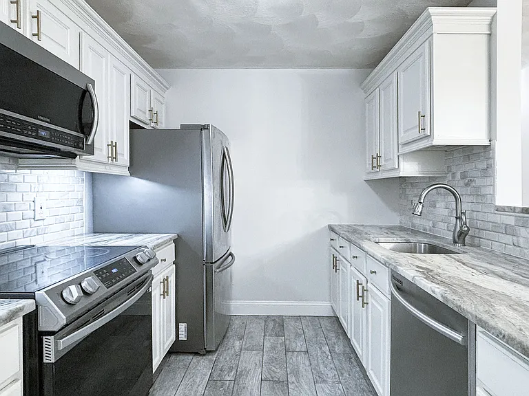65 Centre St #12 — Photo 4