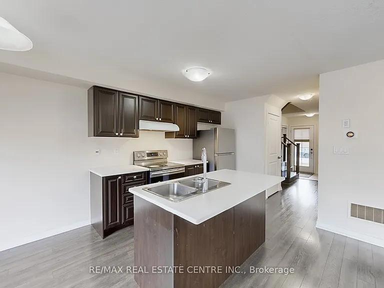 80 Scarletwood St — Photo 10