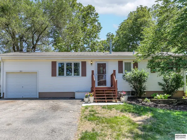 9211 Redman Ave, Omaha, NE 68134