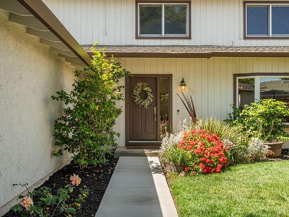 3rd image of 525 La Canada Ct