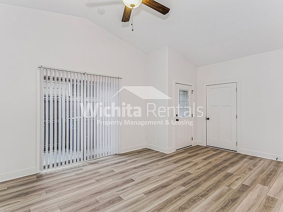 2nd image of 920-922 W Onewood Pl
