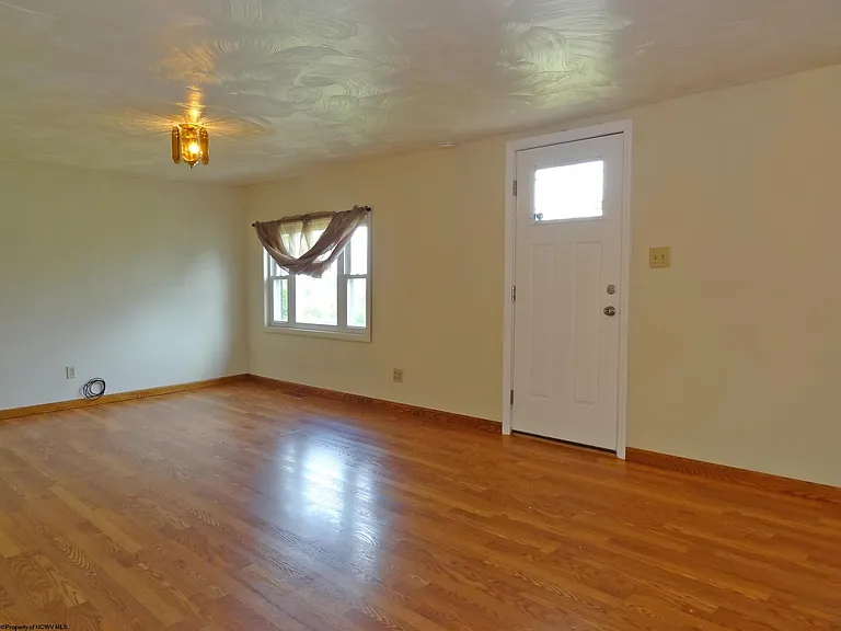 2726 Stewartstown Rd — Photo 9