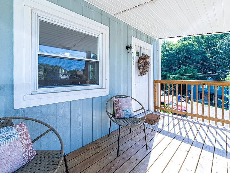 109 Hoyt Ln #109 — Photo 3