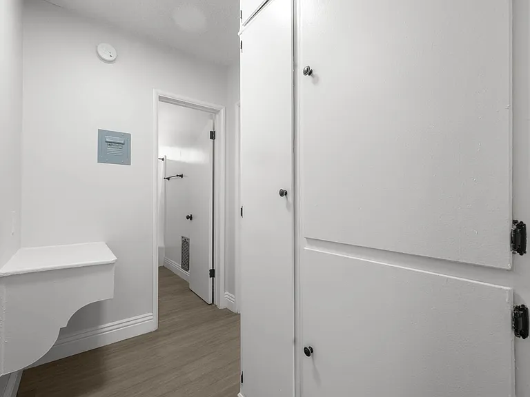 3907 Roxanne Ave #8 — Photo 13