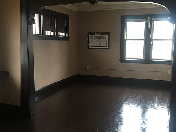 3rd image of 935 Maryland Ave E