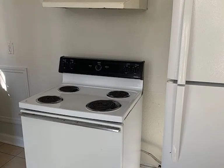 1212 E 32nd St — Photo 12