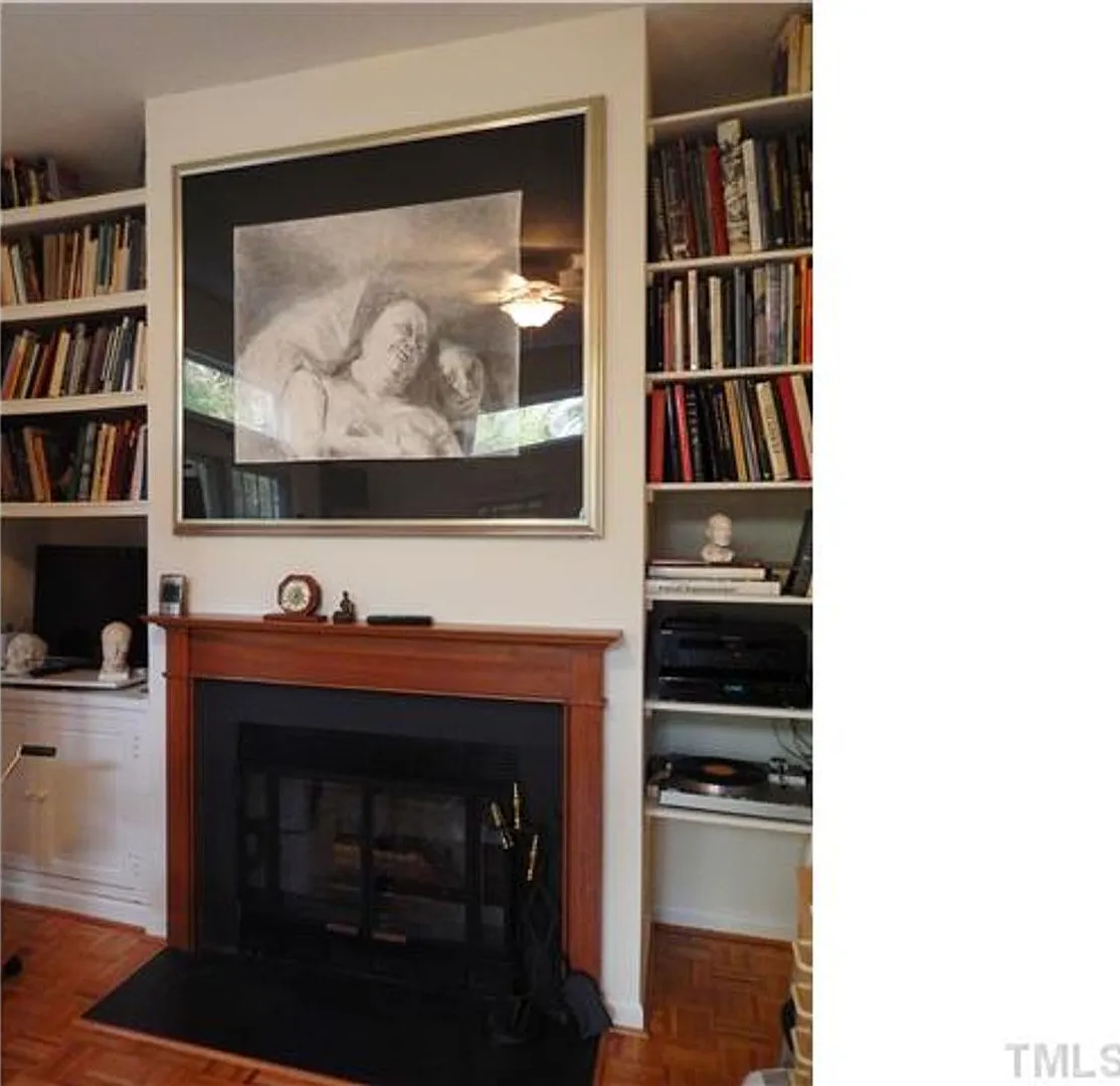 Peaceful 3 Bedroom Duplex Townhouse — Photo 4