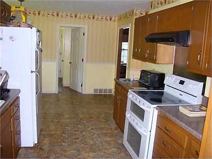 5th image of 461 Claremoor Ave
