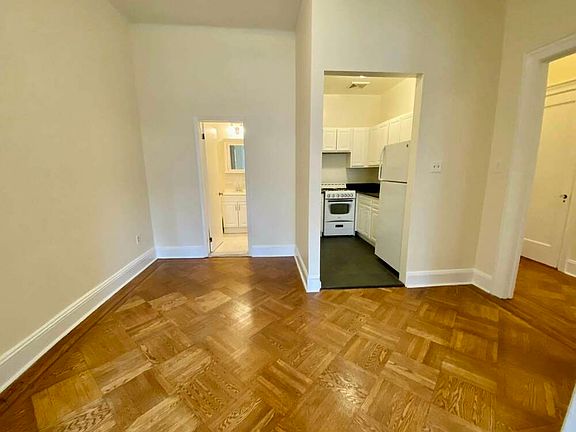 5th image of 135 W 72nd St #5A